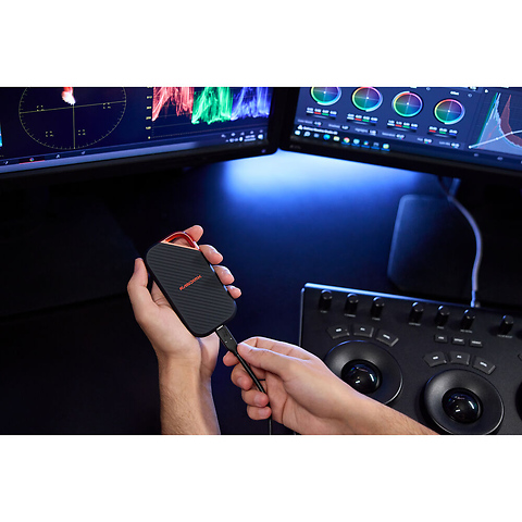 4TB Extreme PRO Portable SSD V3 Image 4